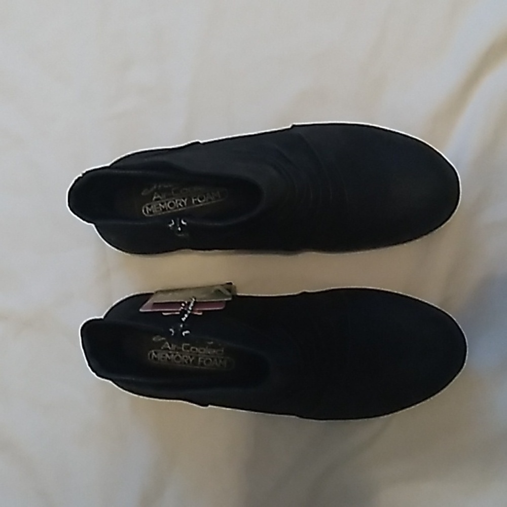 ❤️👟⭐NWT Women's Sketchers black scotchguard bootie or shoe size 6❤️👟⭐ - Picture 2 of 10